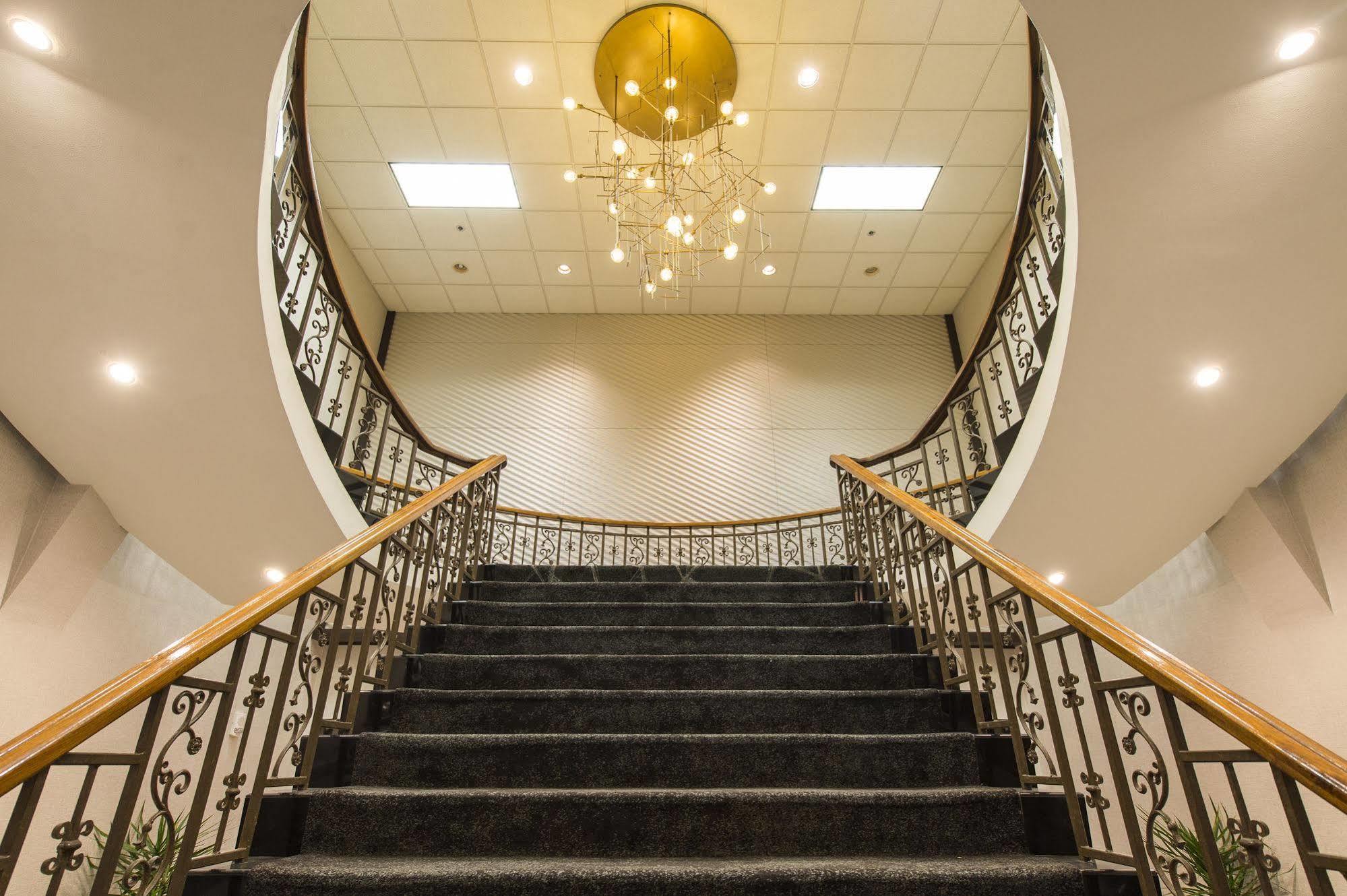 The Madison Concourse Hotel Eksteriør bilde